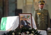 Une délégation marocaine de haut niveau à Alger : Abderrahmane Youssoufi rend un dernier hommage à Ahmed Ben Bella Une délégation marocaine de haut niveau à Alger : Abderrahmane Youssoufi rend un dernier hommage à Ahmed Ben Bella