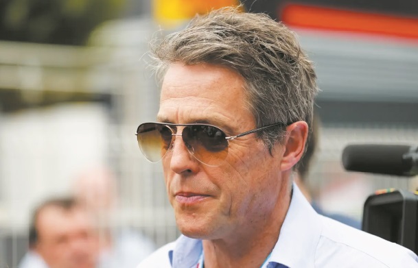 Hugh Grant aurait préféré fonder une famille plus tôt