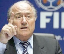 Projet "GOAL" : Blatter inaugure deux terrains revêtus de gazon synthétique