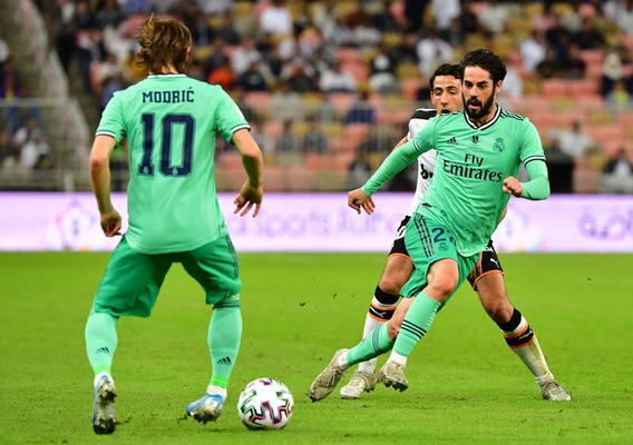 Supercoupe d'Espagne : Le Real Madrid étouffe Valence et file en finale Supercoupe d'Espagne : Le Real Madrid étouffe Valence et file en finale