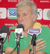 Eric Gerets à propos du stage des joueurs locaux : “L’envie et la détermination sont là, mais il reste des choses à améliorer” Eric Gerets à propos du stage des joueurs locaux : “L’envie et la détermination sont là, mais il reste des choses à améliorer”