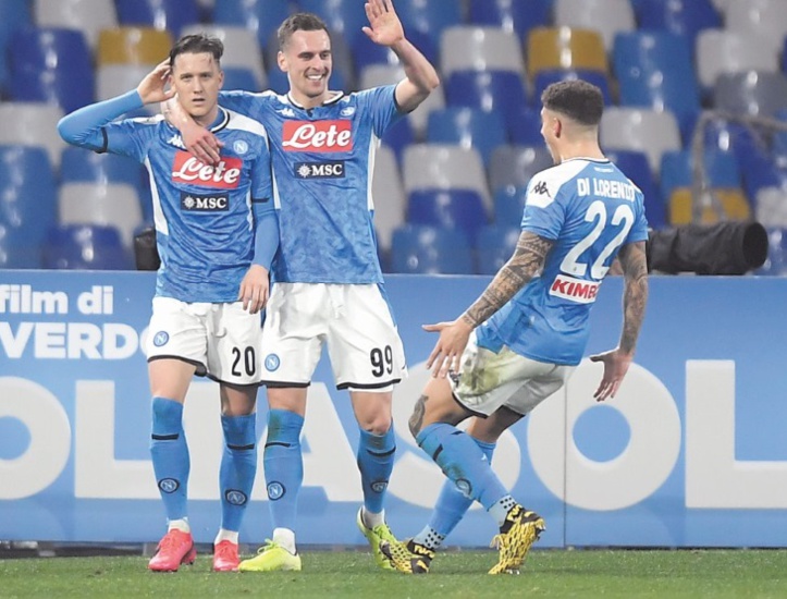 Calcio : Naples fait tomber la Juventus