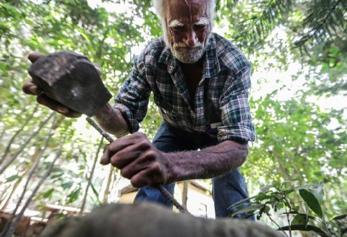 Au Nicaragua, un artiste vit en ermite pour sculpter la montagne Au Nicaragua, un artiste vit en ermite pour sculpter la montagne