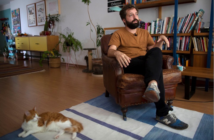 Greg Duvivier, un trublion de gauche dans le Brésil de Bolsonaro Greg Duvivier, un trublion de gauche dans le Brésil de Bolsonaro