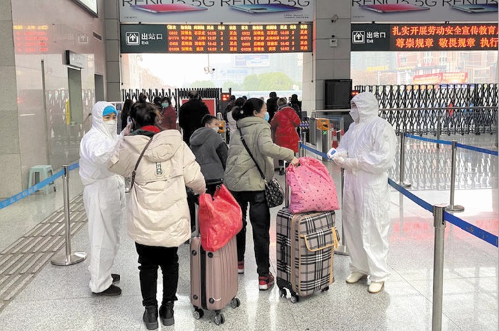 La Chine traque les voyageurs en provenance de l'épicentre du virus
