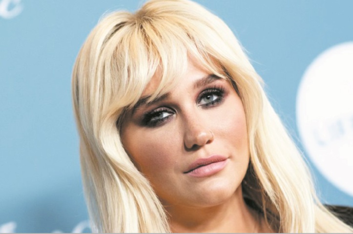 Kesha émue par une chanson sur son père Kesha émue par une chanson sur son père
