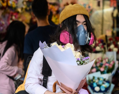 Insolite : Les masques remplacent les fleurs Insolite : Les masques remplacent les fleurs