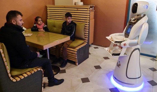 Insolite : Robot-serveuse à Kaboul