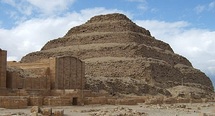 Les pyramides égyptiennes de Saqqara se languissent des touristes