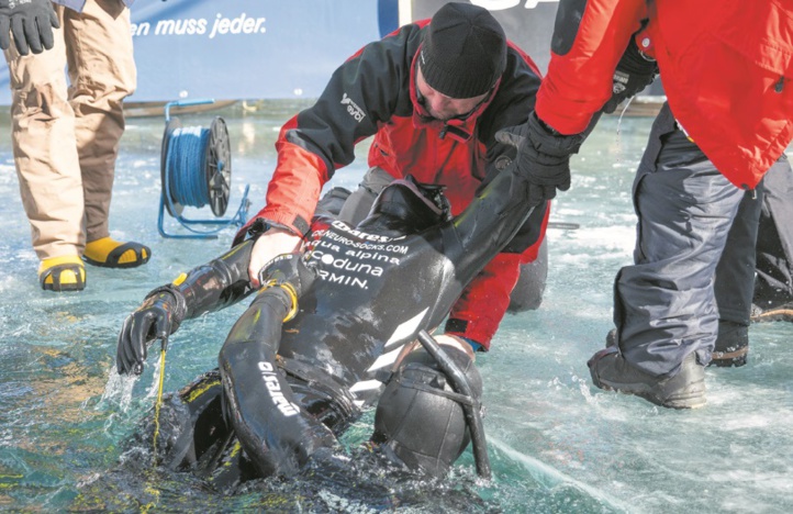 Un champion d’apnée trompe la mort sous la glace des Alpes autrichiennes Un champion d’apnée trompe la mort sous la glace des Alpes autrichiennes