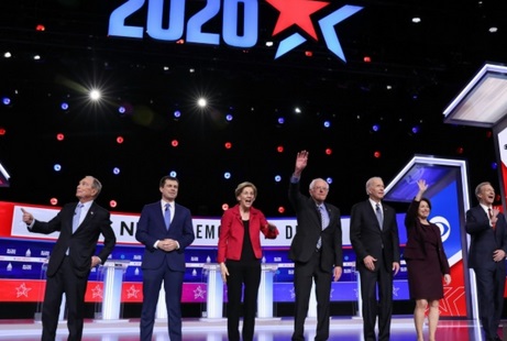 Sous le feu de ses rivaux démocrates Sanders se pose en rempart à Trump Sous le feu de ses rivaux démocrates Sanders se pose en rempart à Trump