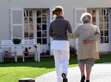 Pourquoi les femmes vivent-elles plus longtemps que les hommes ?