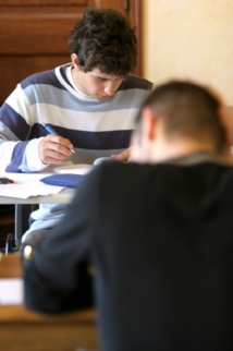 Lutte contre la triche : Le baccalauréat sous haute surveillance Lutte contre la triche : Le baccalauréat sous haute surveillance