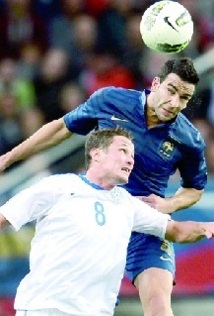 Défenses: charnières instables, latéraux revanchards Défenses: charnières instables, latéraux revanchards