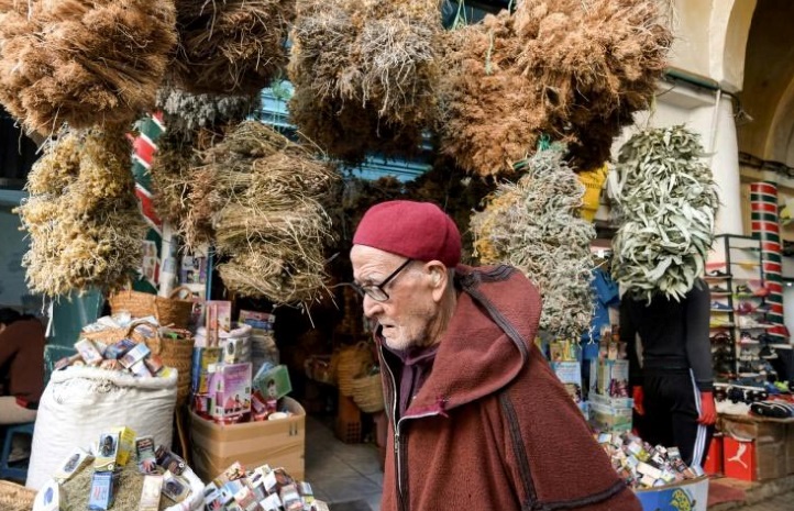 Face au coronavirus, les herboristes de Tunis font le plein