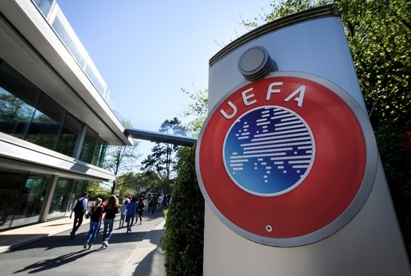 L'UEFA formalise le report des finales de C1 et C3 L'UEFA formalise le report des finales de C1 et C3