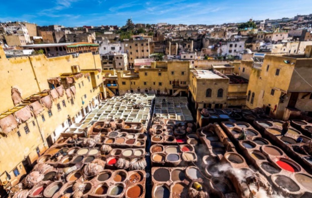 Rues désertes et ambiance inhabituelle à Fès