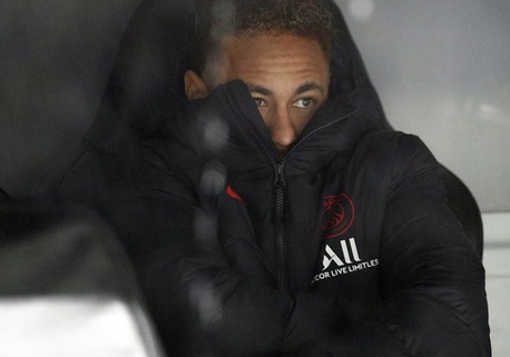 Neymar respecte les règles du confinement