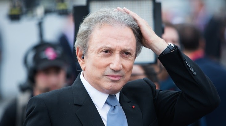 Confiné en famille, Michel Drucker se rend utile Confiné en famille, Michel Drucker se rend utile