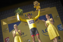 Andre Greipel remporte une quatrième étape du tour de France marquée par une dégringolade générale : Cancellara toujours en jaune Andre Greipel remporte une quatrième étape du tour de France marquée par une dégringolade générale : Cancellara toujours en jaune