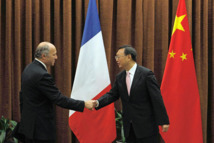 Laurent Fabius en visite en chine: Le chef de la diplomatie française  à Pékin pour une prise de contact Laurent Fabius en visite en chine: Le chef de la diplomatie française  à Pékin pour une prise de contact