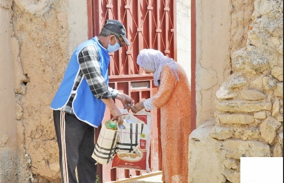 Distribution de produits alimentaires aux nécessiteux de Sidi Ifni Distribution de produits alimentaires aux nécessiteux de Sidi Ifni