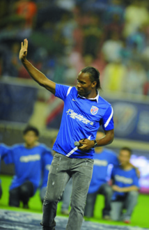 Liesse à l'arrivée de Drogba à Shanghai Liesse à l'arrivée de Drogba à Shanghai
