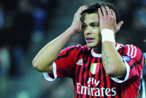 En attendant Ibrahimovic: Thiago Silva a signé au PSG En attendant Ibrahimovic: Thiago Silva a signé au PSG