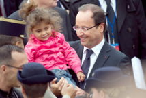 14 juillet: Hollande s’offre un bain de foule dans les jardins de l’Elysée 14 juillet: Hollande s’offre un bain de foule dans les jardins de l’Elysée