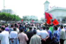 Sit-in hier devant la gare de Casa-voyageurs: Les taximen casablancais menacent de faire grève Sit-in hier devant la gare de Casa-voyageurs: Les taximen casablancais menacent de faire grève