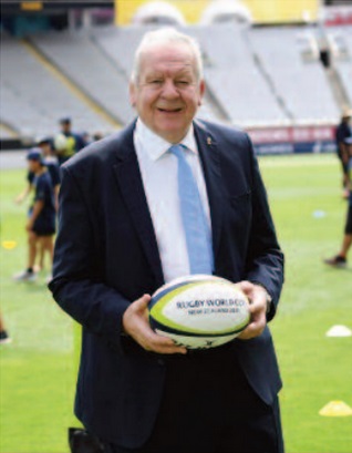 Bill Beaumont rempile à la tête de la Fédération internationale de rugby