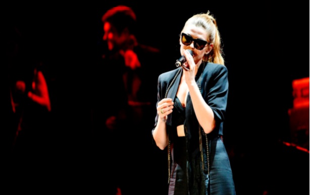 SOS orchestre : Melody Gardot fait swinguer les réseaux SOS orchestre : Melody Gardot fait swinguer les réseaux