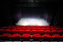 «Ni Est, ni Ouest» de Kamel Nuseirat: Une pièce de théâtre brise le tabou des relations entre Palestiniens et Jordaniens «Ni Est, ni Ouest» de Kamel Nuseirat: Une pièce de théâtre brise le tabou des relations entre Palestiniens et Jordaniens