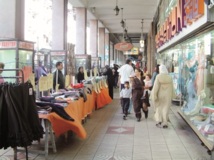 Les commerces saisonniers fleurissent à l'approche de l'Aïd : Les magasins de vêtements pour enfants pris d'assaut par les clients Les commerces saisonniers fleurissent à l'approche de l'Aïd : Les magasins de vêtements pour enfants pris d'assaut par les clients