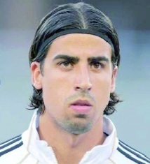 Khedira ne chante pas l'hymne et n'est pas un "mauvais Allemand" pour autant Khedira ne chante pas l'hymne et n'est pas un "mauvais Allemand" pour autant