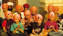 En Inde, opération : "Il faut sauver le turban sikh" En Inde, opération : "Il faut sauver le turban sikh"