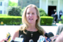 La délégation du RFK Center se réunit avec les vrais représentants des populations sahraouies Kerry Kennedy approfondit ses investigations