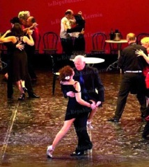 Un couple argentin remporte le Mondial de Tango dans la catégorie “salon” Un couple argentin remporte le Mondial de Tango dans la catégorie “salon”