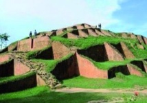 Au Bangladesh, le “recyclage” de vieilles pierres menace une cité millénaire