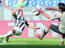 Calcio : La passe de trois de la Juve, Naples et Lazio Calcio : La passe de trois de la Juve, Naples et Lazio