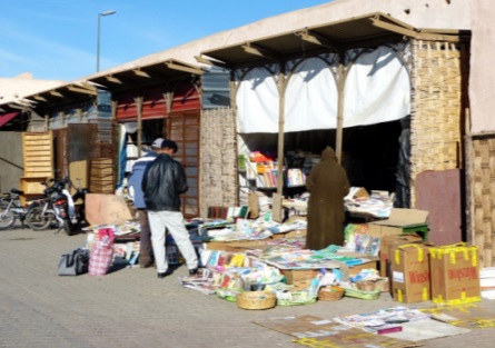 Des acteurs associatifs prêtent main forte aux bouquinistes de Bab Doukkala Des acteurs associatifs prêtent main forte aux bouquinistes de Bab Doukkala