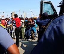 Afrique du Sud : Affrontements entre police et mineurs grévistes Afrique du Sud : Affrontements entre police et mineurs grévistes