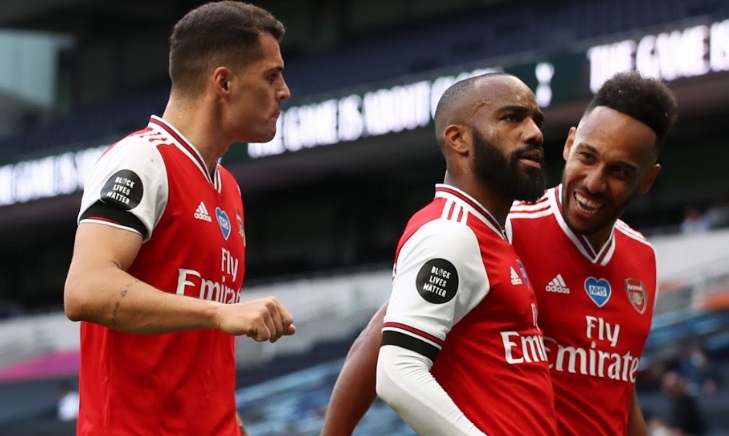 Premier League : Leicester surpris, Arsenal doublé Premier League : Leicester surpris, Arsenal doublé