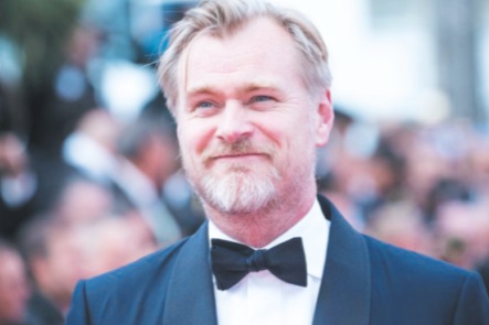 Pourquoi Christopher Nolan ne veut pas de chaise sur ses tournages ? Pourquoi Christopher Nolan ne veut pas de chaise sur ses tournages ?