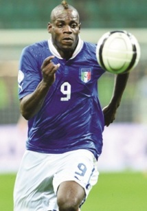 L'agent de Balotelli dit que Manchester City s'est excusé L'agent de Balotelli dit que Manchester City s'est excusé