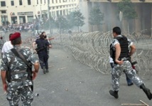 Attentat à la voiture piégée à Beyrouth : Des obsèques sous la tension et la violence au Liban Attentat à la voiture piégée à Beyrouth : Des obsèques sous la tension et la violence au Liban