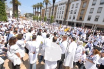 Décision «populiste» ou simple application de la loi ? Les médecins du secteur public interdits d’exercer dans le privé Décision «populiste» ou simple application de la loi ? Les médecins du secteur public interdits d’exercer dans le privé