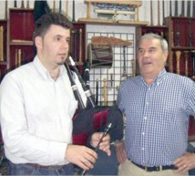 Le Ché de Cabaños et Héctor Braga au Cervantès : De la musique folklorique asturienne à Casablanca Le Ché de Cabaños et Héctor Braga au Cervantès : De la musique folklorique asturienne à Casablanca