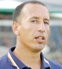 Karim Bencherifa, l'entraîneur de football le mieux payé en Inde Karim Bencherifa, l'entraîneur de football le mieux payé en Inde
