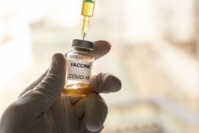 Course folle entre laboratoires sous pression